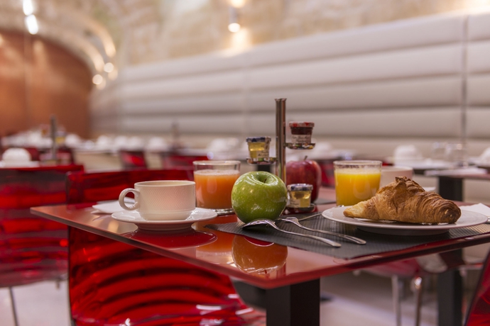 Imagen del bar/restaurante del Hotel Le Bon. Foto 2