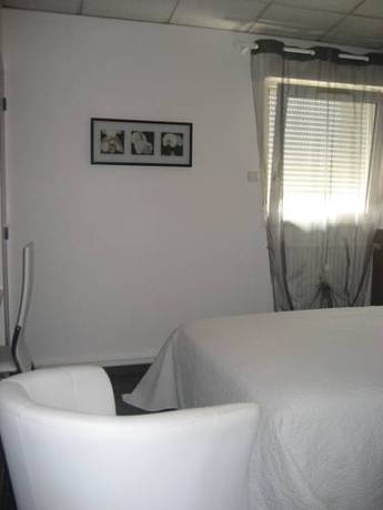 Imagen de la habitación del Hotel Le Bon Repos. Foto 4
