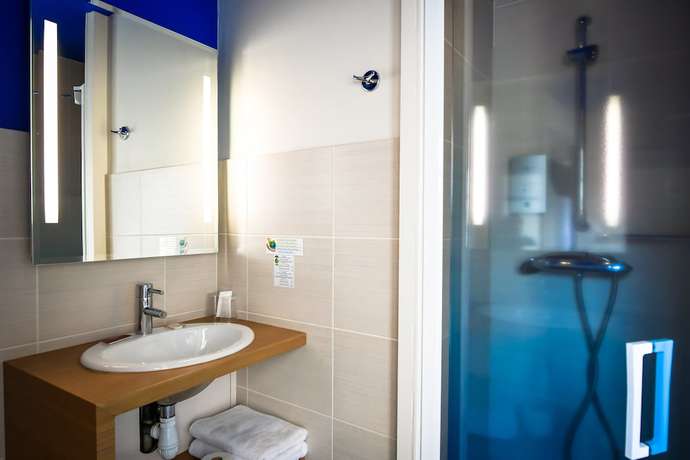 Imagen de la habitación del Hotel Le Bord'O Vieux Port. Foto 17