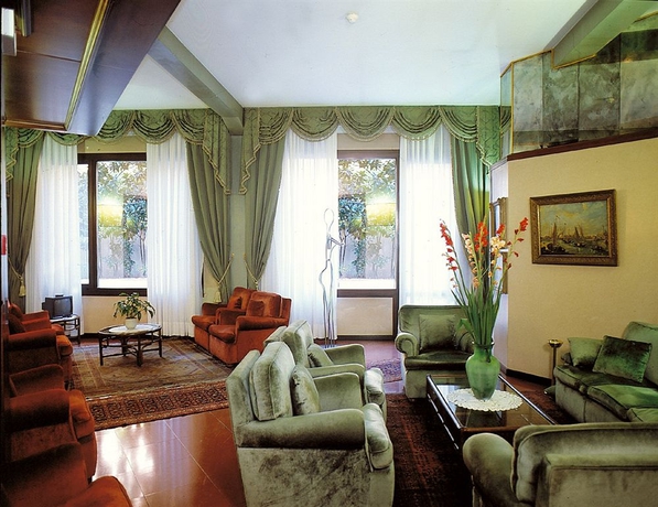 Imagen de los interiores del Hotel Le Boulevard. Foto 9