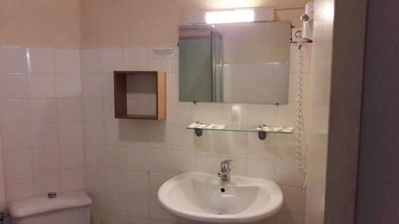 Imagen de la habitación del Hotel Le Boulevard, Mazamet. Foto 14