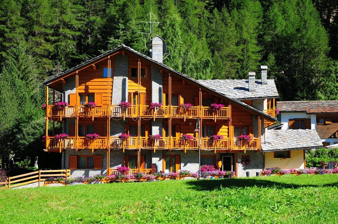 Imagen de los exteriores del Hotel Le Bouquet. Foto 14