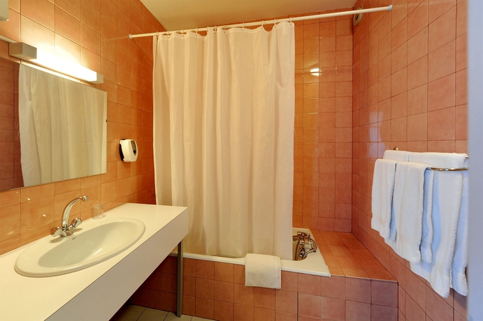 Imagen de la habitación del Hotel Le Bourgogne, Evian Les Bains. Foto 2