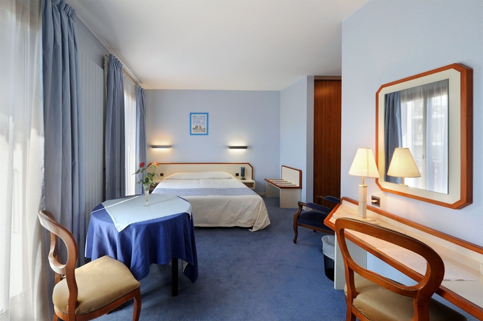 Imagen de la habitación del Hotel Le Bourgogne, Evian Les Bains. Foto 3