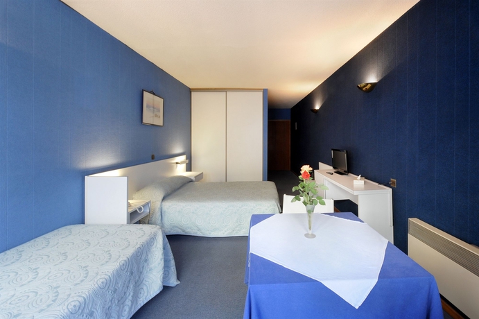 Imagen de la habitación del Hotel Le Bourgogne, Evian Les Bains. Foto 6