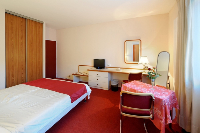 Imagen de la habitación del Hotel Le Bourgogne, Evian Les Bains. Foto 10