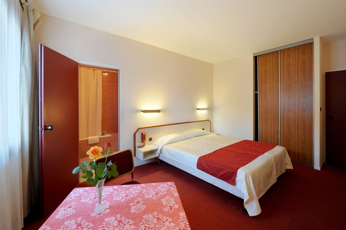 Imagen de la habitación del Hotel Le Bourgogne, Evian Les Bains. Foto 12