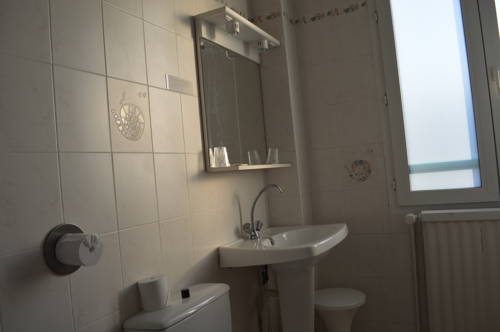 Imagen de la habitación del Hotel Le Bretagne. Foto 4