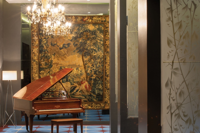 Imagen de los interiores del Hotel Le Bristol. Foto 12