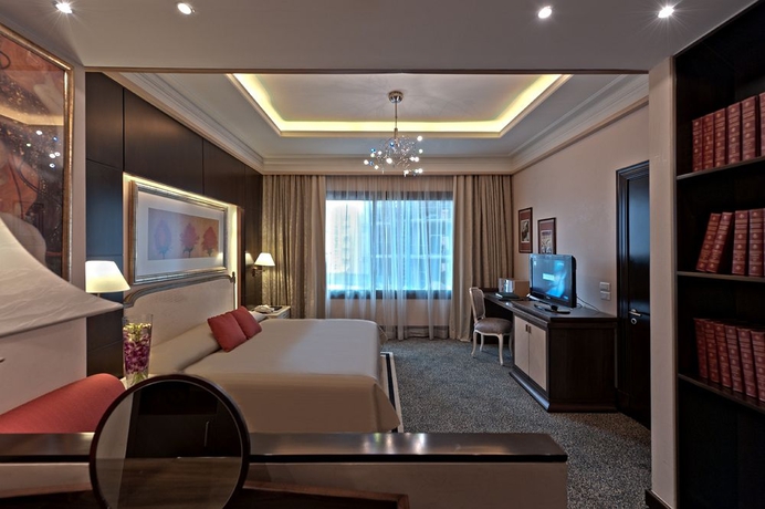 Imagen de la habitación del Hotel Le Bristol. Foto 9