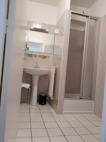 Imagen de la habitación del Hotel Le Brunet. Foto 3