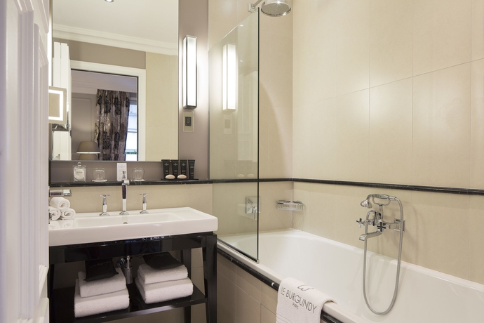 Imagen de la habitación del Hotel Le Burgundy. Foto 2