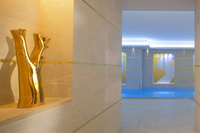 Imagen de la piscina del Hotel Le Burgundy. Foto 12