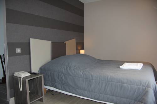 Imagen de la habitación del Hotel Le Cadoudal. Foto 4