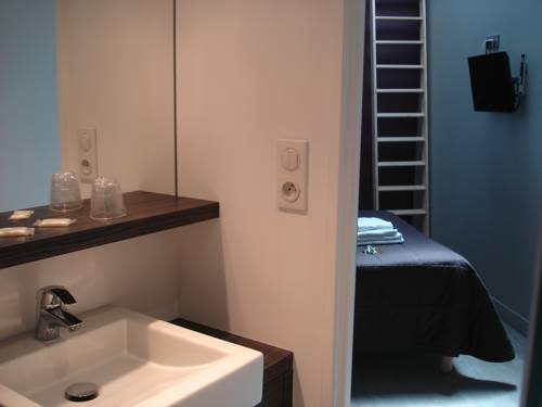 Imagen de la habitación del Hotel Le Cadoudal. Foto 10