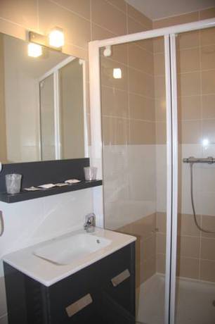 Imagen de la habitación del Hotel Le Cadoudal. Foto 12