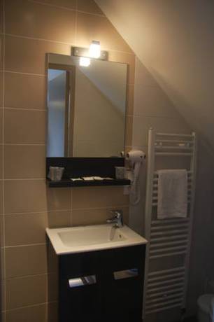 Imagen de la habitación del Hotel Le Cadoudal. Foto 13