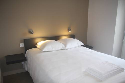 Imagen de la habitación del Hotel Le Cadoudal. Foto 14