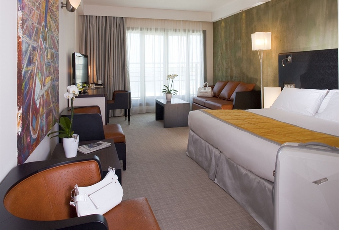 Imagen de la habitación del Hotel Le Café De Paris. Foto 7