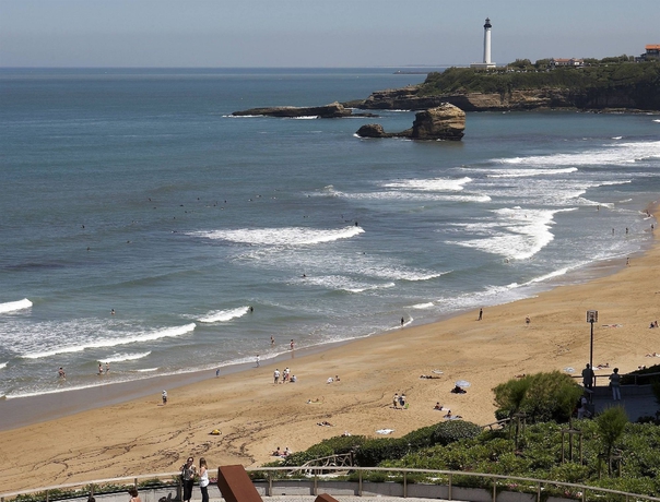 Imagen de los exteriores del Hotel Le Café De Paris. Foto 13