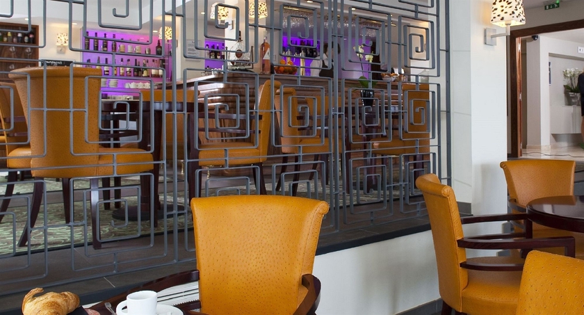 Imagen del bar/restaurante del Hotel Le Café De Paris. Foto 5