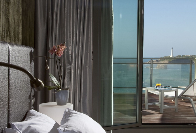 Imagen de la habitación del Hotel Le Café De Paris. Foto 8