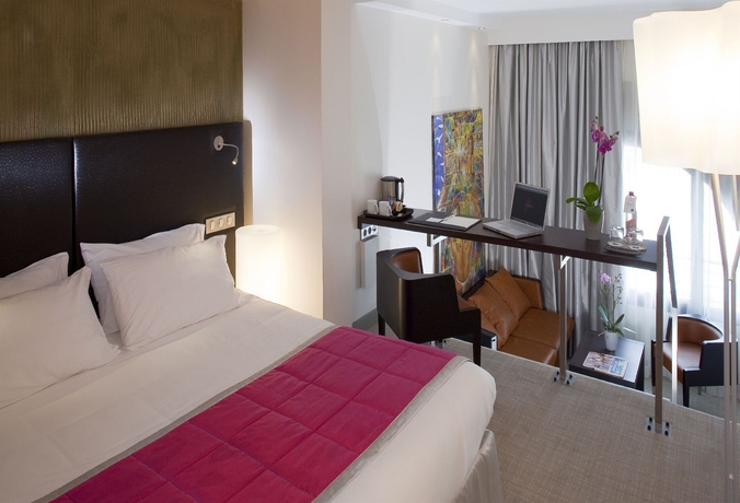 Imagen de la habitación del Hotel Le Café De Paris. Foto 9