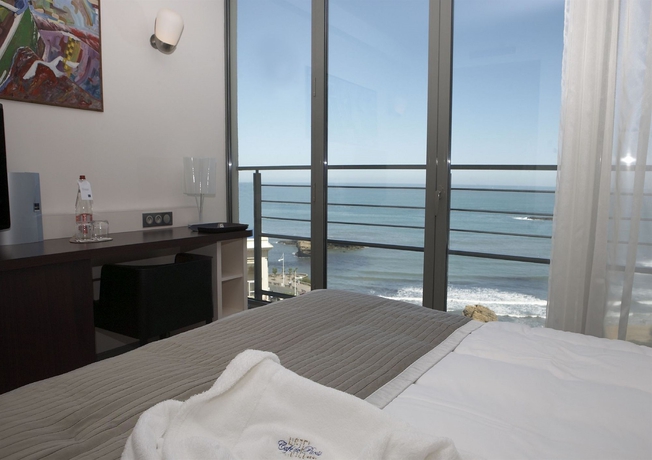 Imagen de la habitación del Hotel Le Café De Paris. Foto 11