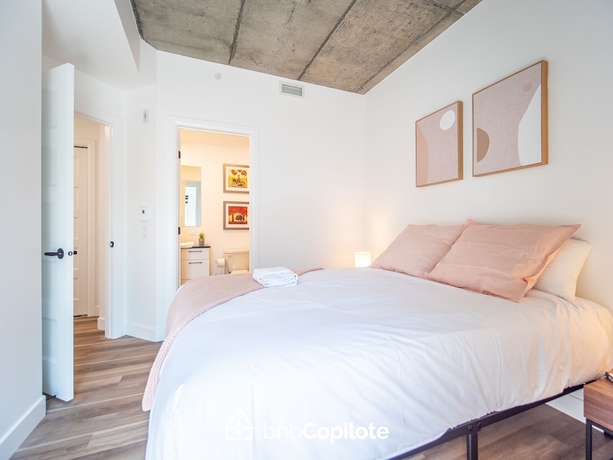 Imagen de la habitación del Hotel Le Ca&iuml;man, Quebec City. Foto 6