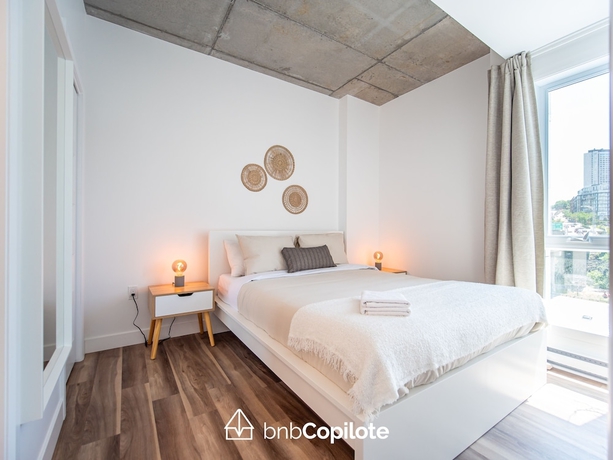 Imagen de la habitación del Hotel Le Ca&iuml;man, Quebec City. Foto 8