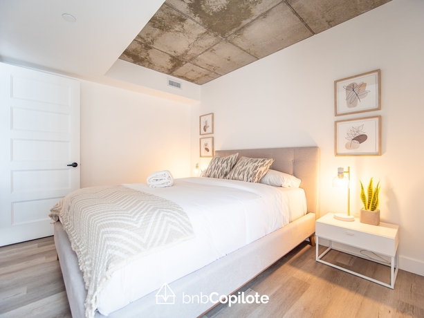 Imagen de la habitación del Hotel Le Ca&iuml;man, Quebec City. Foto 14