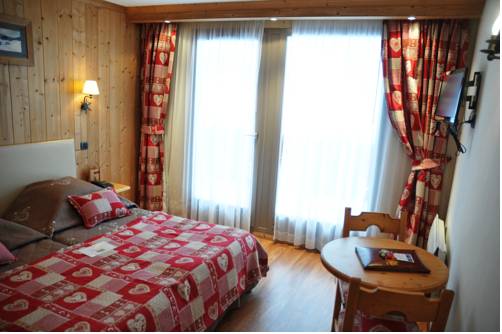 Imagen de la habitación del Hotel Le Calgary. Foto 10