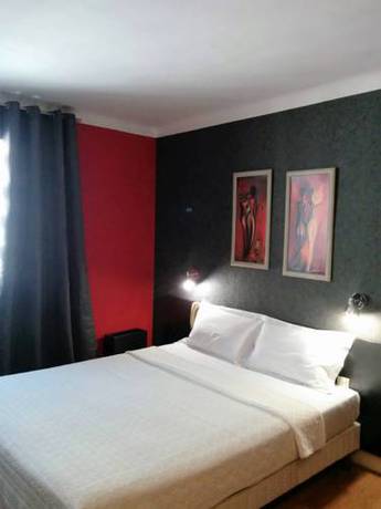 Imagen de la habitación del Hotel Le Cambronne. Foto 6