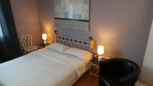 Imagen de la habitación del Hotel Le Cambronne. Foto 8