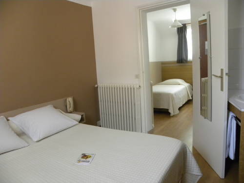 Imagen de la habitación del Hotel Le Cambronne. Foto 12