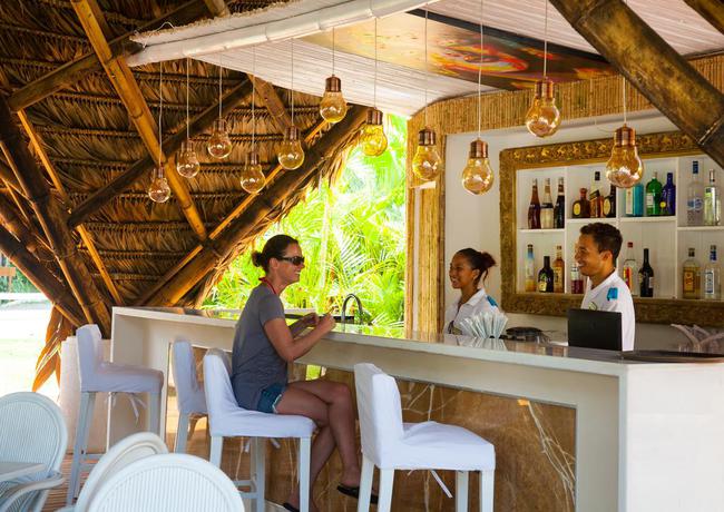 Imagen del bar/restaurante del Hotel Le Cameleon Puerto Viejo. Foto 2