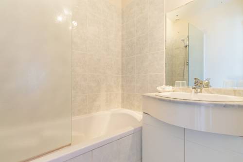 Imagen de la habitación del Hotel Le Canada. Foto 5