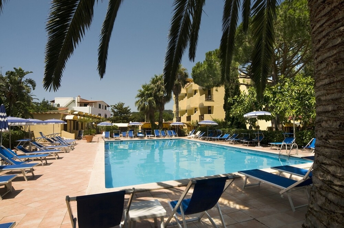 Imagen de la piscina del Hotel Le Canne Family Resort & Spa. Foto 19