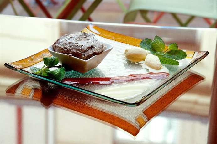 Imagen general del Hotel Le Cardinal. Foto 13