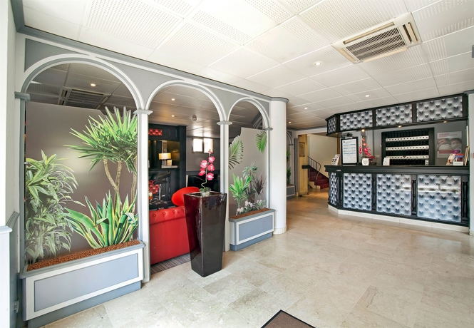 Imagen de los interiores del Hotel Le Cardinal Rueil Centre. Foto 15