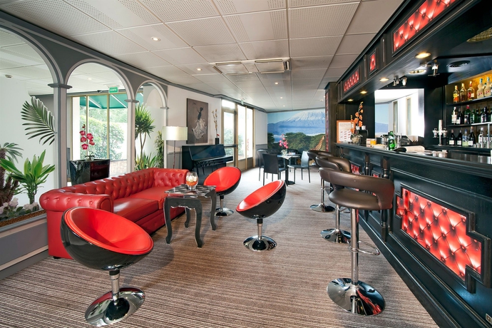 Imagen de los interiores del Hotel Le Cardinal Rueil Centre. Foto 16
