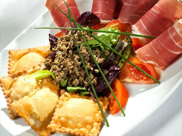 Imagen del bar/restaurante del Hotel Le Carina. Foto 4