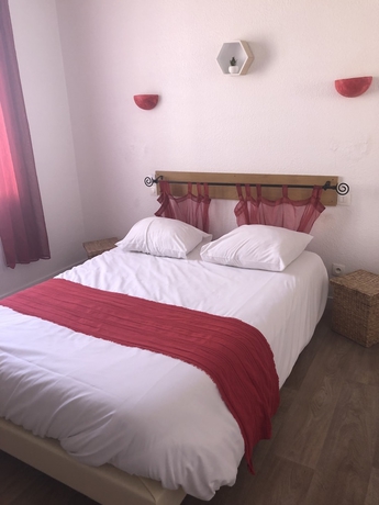 Imagen de la habitación del Hotel Le Carnon. Foto 6