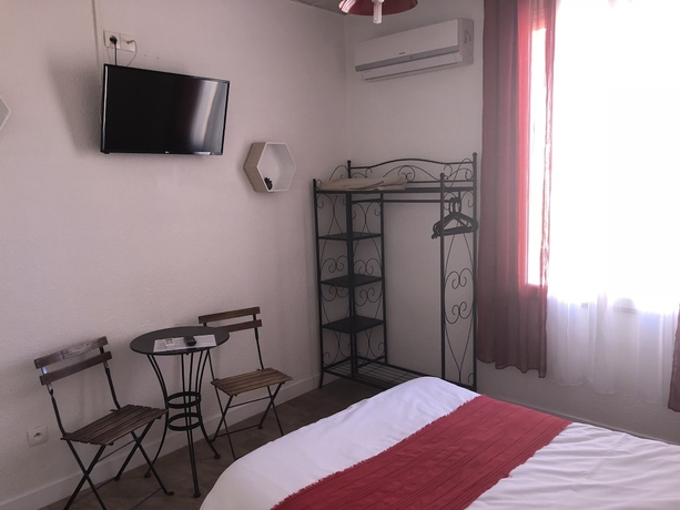 Imagen de la habitación del Hotel Le Carnon. Foto 7