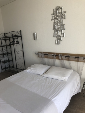 Imagen de la habitación del Hotel Le Carnon. Foto 9