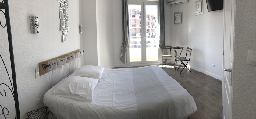 Imagen de la habitación del Hotel Le Carnon. Foto 10