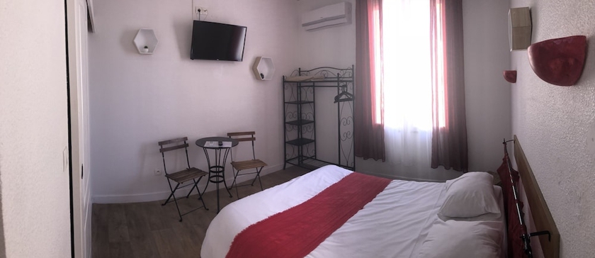 Imagen de la habitación del Hotel Le Carnon. Foto 12