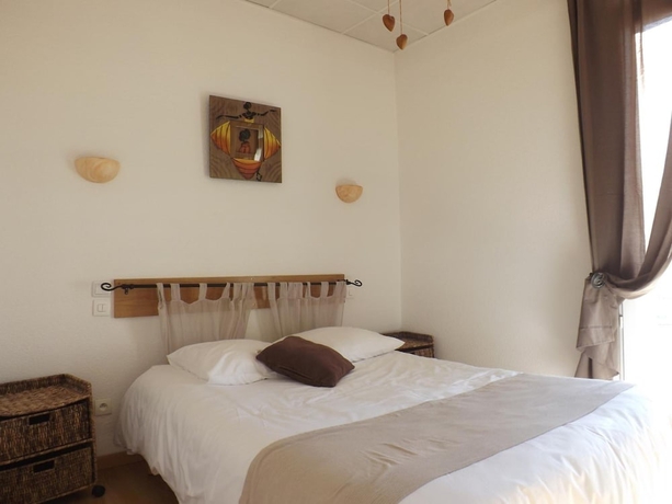 Imagen de la habitación del Hotel Le Carnon. Foto 15