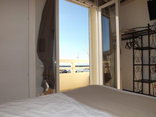 Imagen de la habitación del Hotel Le Carnon. Foto 16