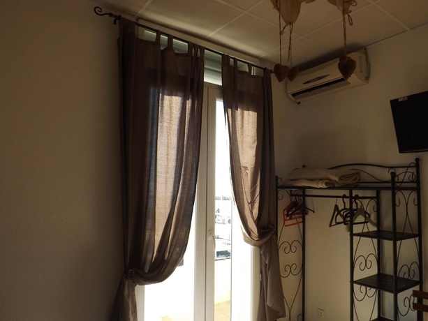 Imagen de la habitación del Hotel Le Carnon. Foto 18